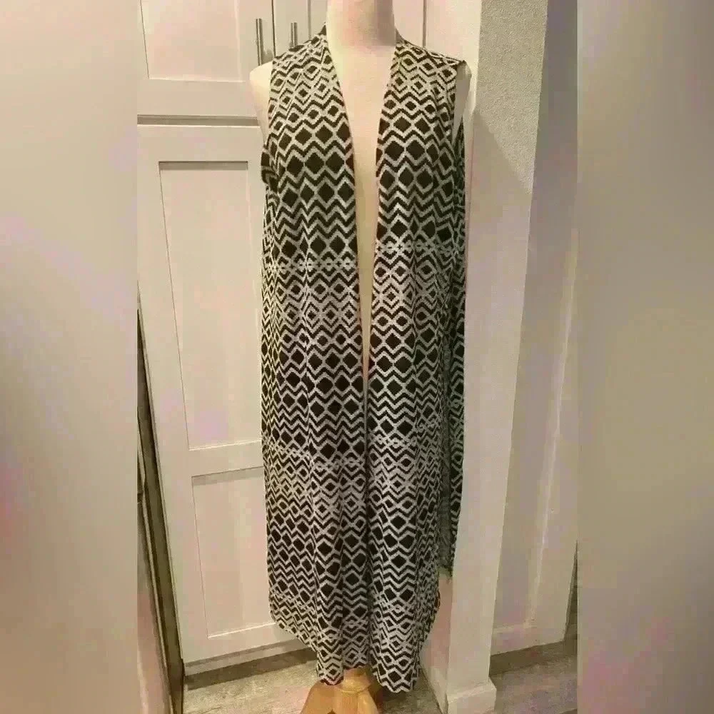 Lularoe Open Front Cardigan in black and white.